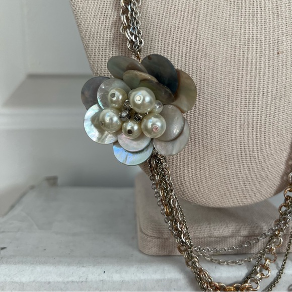 Mixed metal chain link statement necklace metallic flower faux pearl petal long - Picture 3 of 6